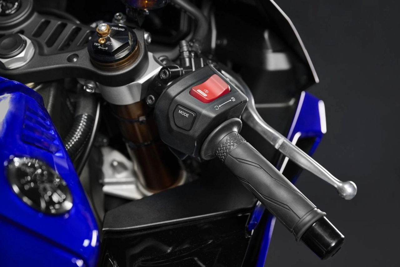 画像3: 890cc・3気筒CP3エンジンは専用チューニング、車体にも専用装備の数々