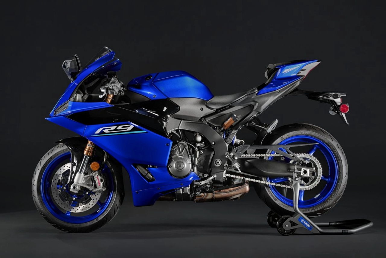 画像2: 890cc・3気筒CP3エンジンは専用チューニング、車体にも専用装備の数々