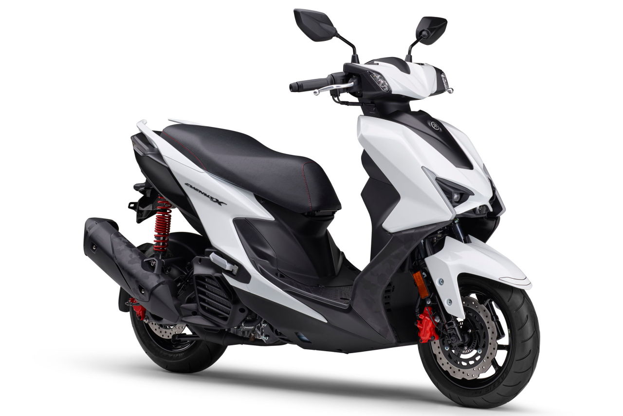 画像2: YAMAHA CYGNUS X 2026年モデル 総排気量：124cc エンジン形式：水冷4ストSOHC4バルブ単気筒（12PS/8000rpm） シート高：785mm 車両重量：126kg 発売日：2026年5月22日 税込価格：38万9400円（青、白、艶消し暗灰）