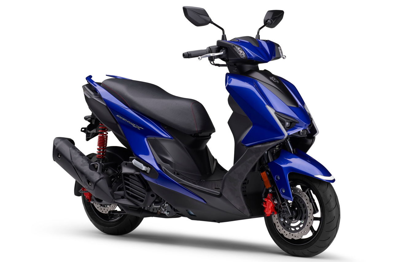画像1: YAMAHA CYGNUS X 2026年モデル 総排気量：124cc エンジン形式：水冷4ストSOHC4バルブ単気筒（12PS/8000rpm） シート高：785mm 車両重量：126kg 発売日：2026年5月22日 税込価格：38万9400円（青、白、艶消し暗灰）