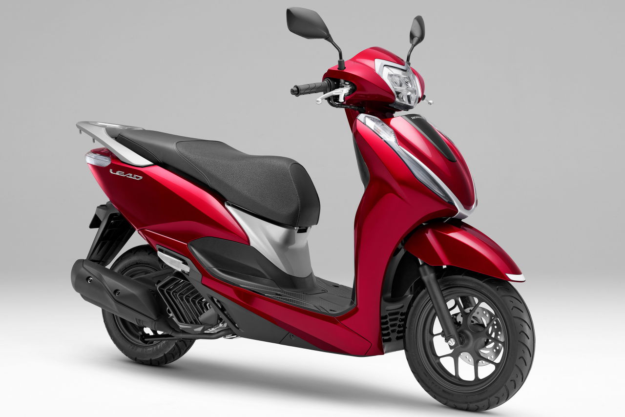 画像1: HONDA LEAD125 2026年モデル 総排気量：124cc エンジン形式：水冷4ストSOHC4バルブ単気筒（11PS/8750rpm） シート高：760mm 車両重量：116kg 発売日：2026年1月29日 税込価格：35万2000円（赤、白、黒）
