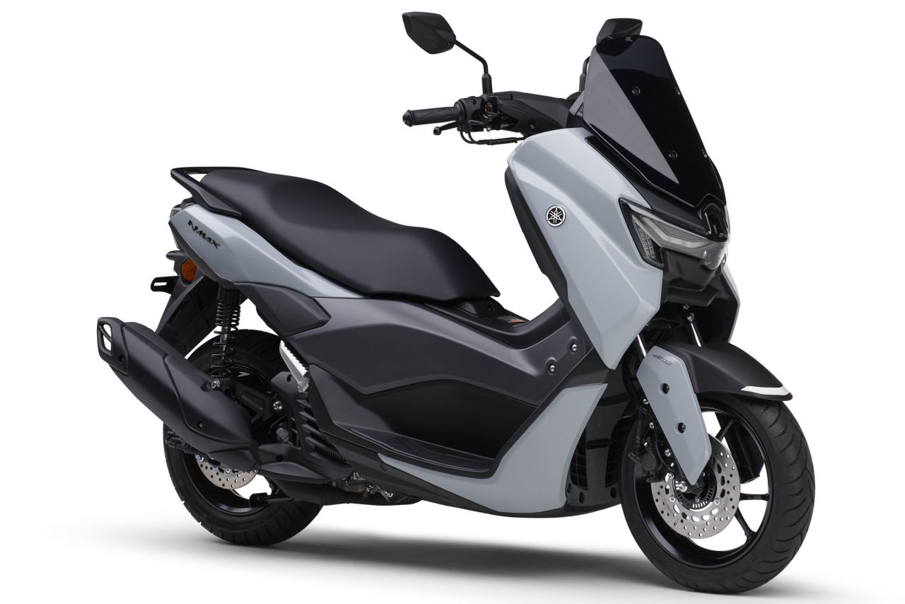 画像4: YAMAHA NMAX 2026年モデル 総排気量：124cc エンジン形式：水冷4ストSOHC4バルブ単気筒（12PS/8000rpm） シート高：770mm 車両重量：132kg 発売日：2026年2月26日 税込価格：38万9400円（艶消し暗灰、青、白、灰）