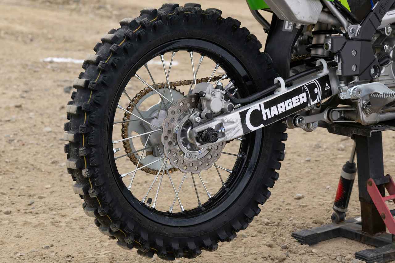 画像4: 話題のオフロード・カワサキ「KLX140R L」の実力をレースで試す! 元全日本MXライダー・能塚智寛選手にその魅力を聞いてみた【インプレッション】