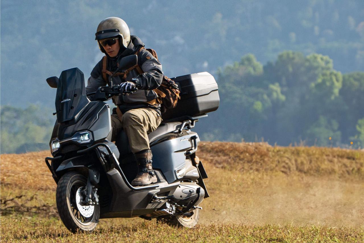 画像 : 32番目の画像 - 「【日本にも欲しい原2モデル！】ホンダ「Hoo Ride」はADV系とはひと味違うアドベンチャー・スクーター！【世界でがんばる!! 日本メーカーの珍車大図鑑 Vol.33】」のアルバム - webオートバイ