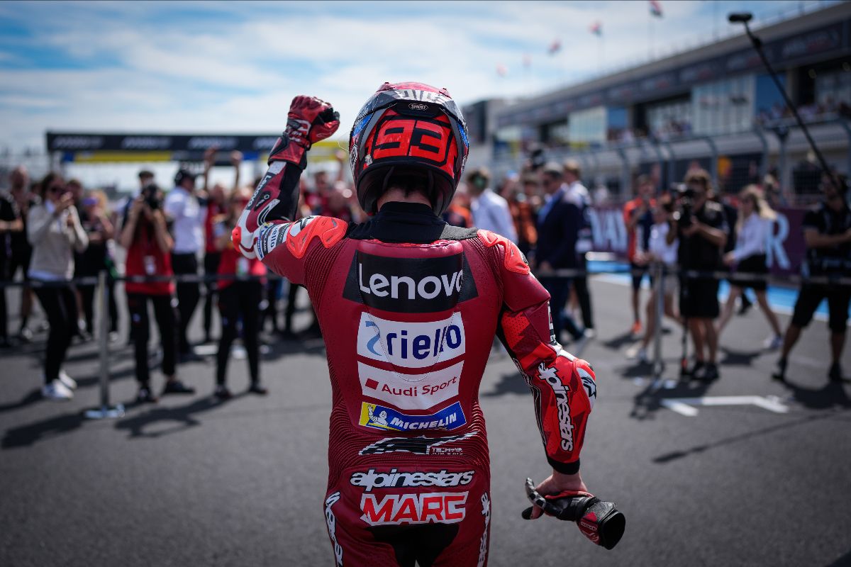 画像: フランスGPでの怪我を乗り越えたマルケスが復帰2戦目で早くのスプリント優勝を果たした。