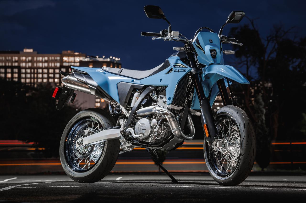 画像: 国内唯一の400ccモタード・スズキ「DR-Z4SM」の各部装備・スペックをチェック - webオートバイ