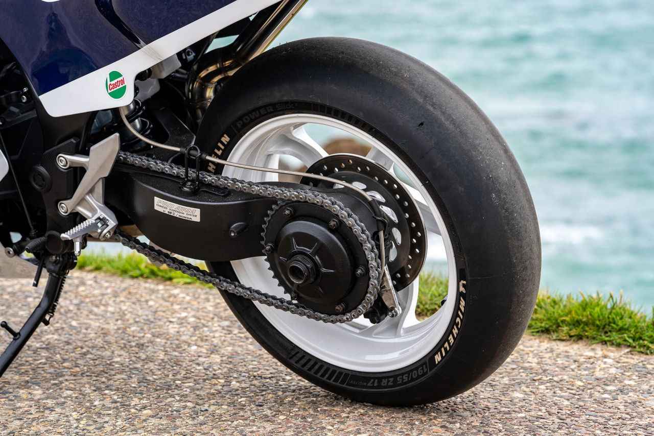 画像 : 24番目の画像 - 【画像40枚】ホンダ魔改造カスタム「バトル・オブ・ザ・ツイン」オンロード部門 5選 - webオートバイ
