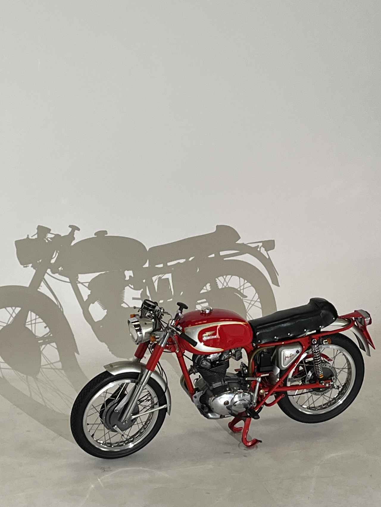 画像: 「Legendary Motorcycles」DUCATI・Mach/1