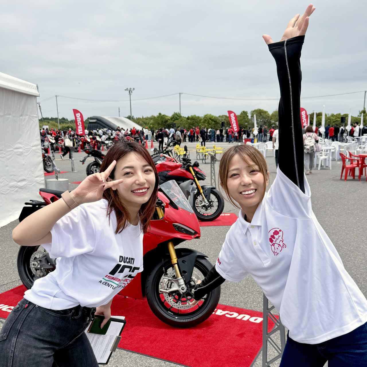 画像: オートバイ女子部2人でツーショット!