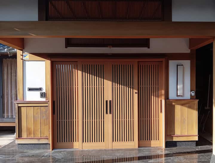 画像: 一軒家 · 佐世保市 · ★5.0 · 寝室4 · ベッド11 · 専用バスルーム1.5