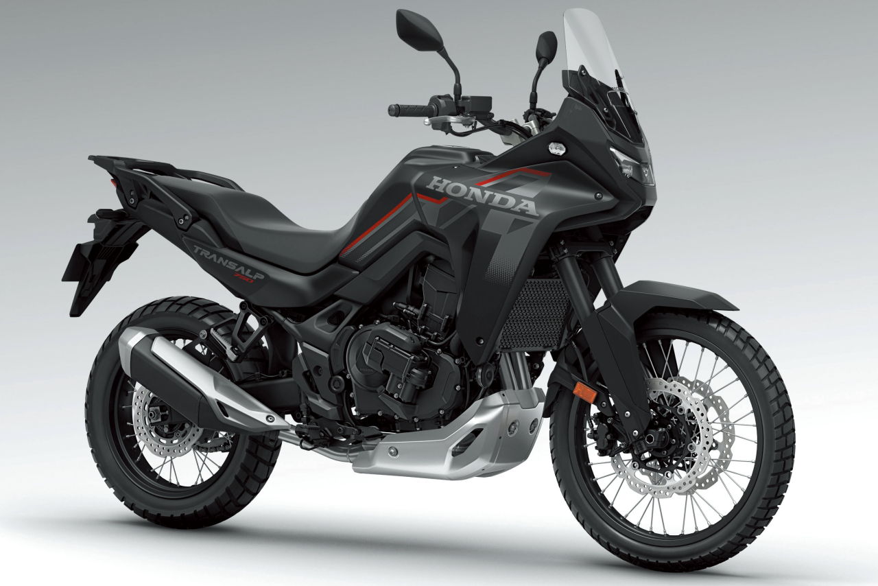 画像: 総排気量:754cc エンジン形式:水冷4ストOHC4バルブ並列2気筒 シート高:850mm 車両重量:216kg 発売日:2026年2月23日 税込価格:143万円