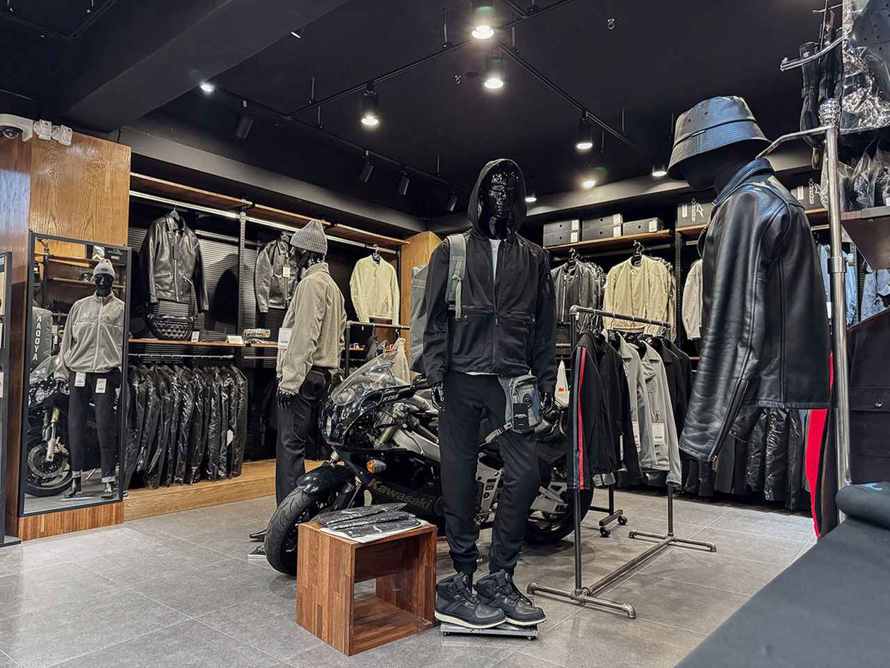 画像 : 2番目の画像 - 【画像4枚】KADOYA KOREA の店舗を写真で見る！ - webオートバイ