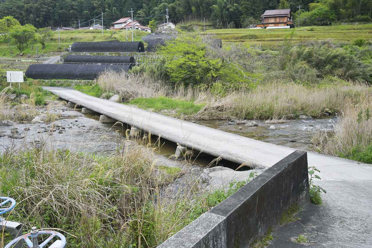 画像1: 那珂川(なかがわ)の沈下橋