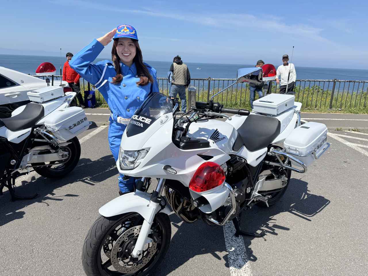 画像1: 【ツーリングシーズンを安全に!】「JAPAN RIDERS CAFE」北海道・石狩で開催! せんちゃんが白バイ隊の隊服で安全運転をアピール!