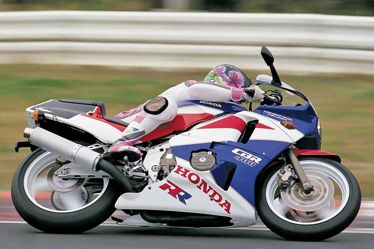 画像 : 3番目の画像 - 【写真11枚】"直4"vs"V4"・ホンダ400cc対決 - webオートバイ