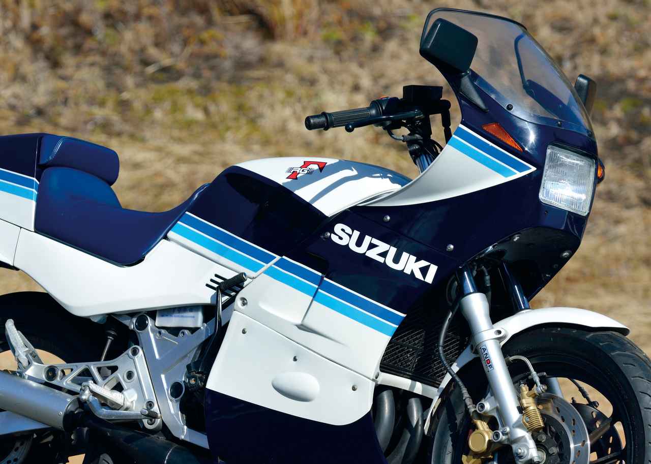 画像: スズキ「RG250Γ（ガンマ）」1983年｜レプリカブームを先導したアルミフレームの意欲作【昭和の名車解説】 - webオートバイ