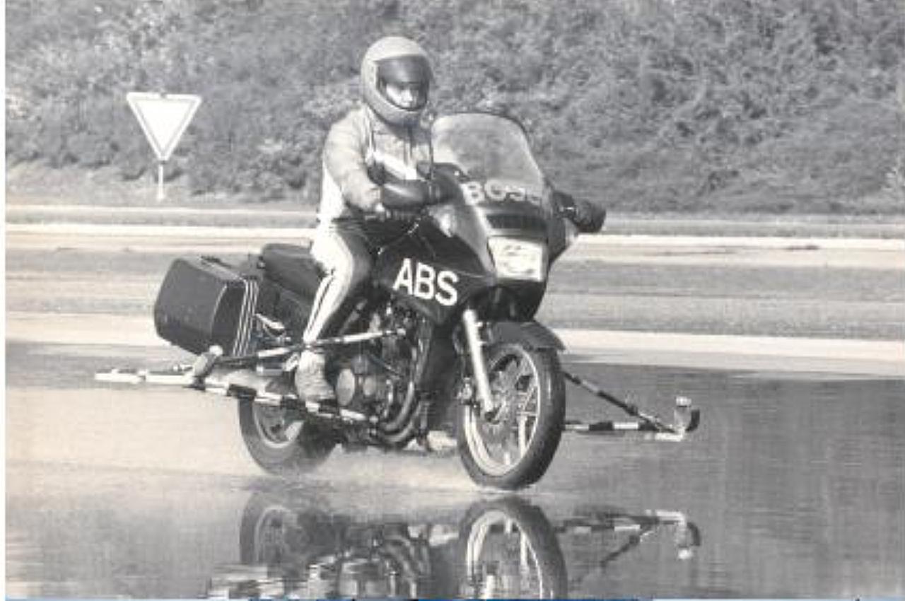 画像: バイクの安全を支えて30年! ボッシュの二輪車用ABSの進化の歴史について聞いてみました! - webオートバイ