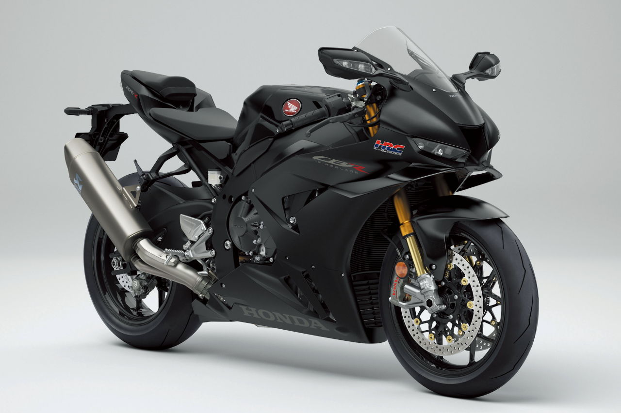 画像: 総排気量：999cc エンジン形式：水冷4ストDOHC4バルブ並列4気筒 シート高：830mm 車両重量：200kg／201kg（SP） 発売日：2024年3月1日 税込価格：248万6000円／284万9000円（SP） ※写真は「CBR1000RR-R FIREBLADE SP」