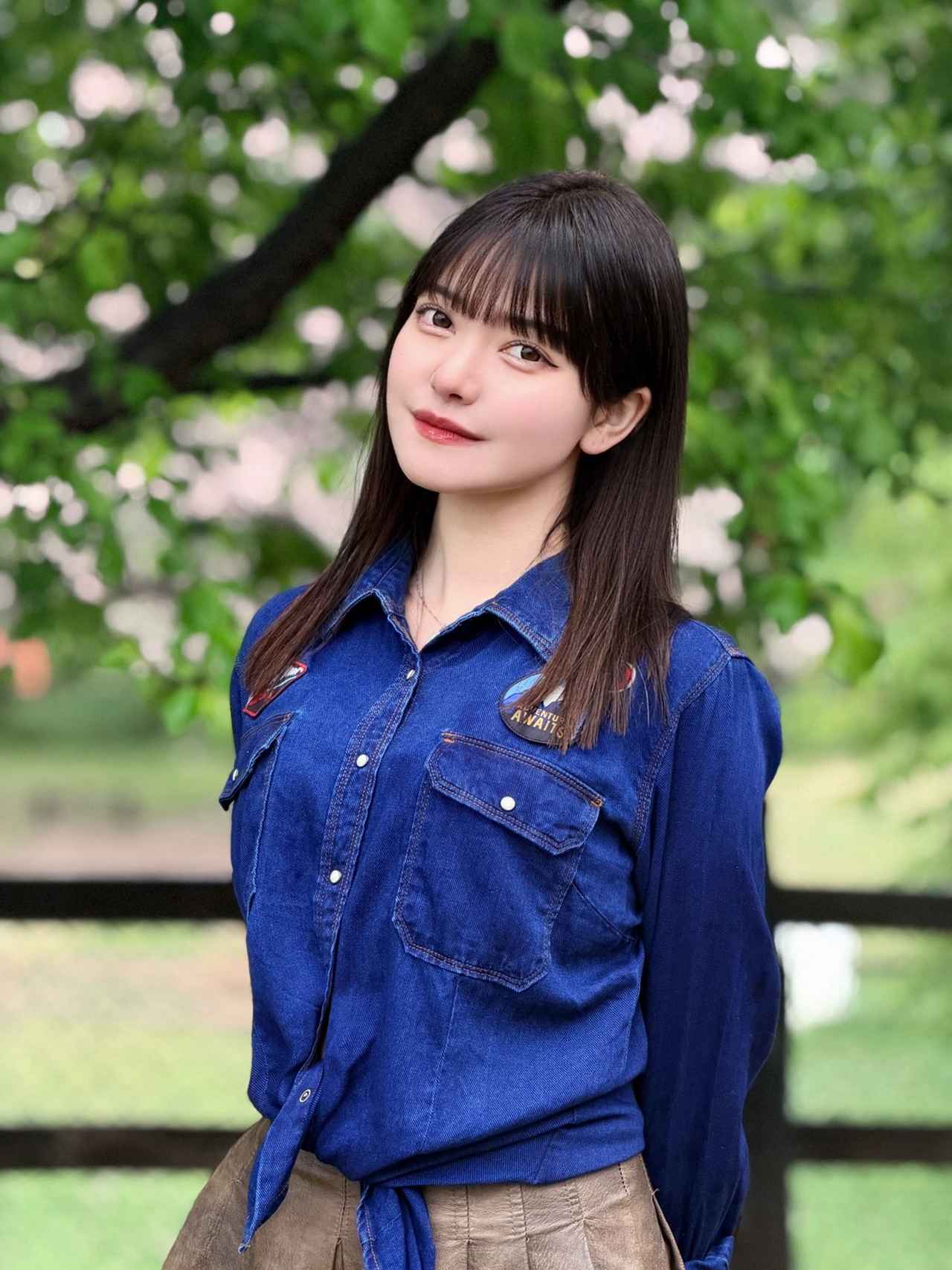 画像: 望永るな（るなも） 大型自動二輪、普通自動車、ジェットの免許を持つ乗り物好きの女の子。現在の愛車はRoyal Enfield METEOR350と CLASSIC650。レースのライブ配信チャンネル『motoバトルLive』では全日本ロードレース選手権シリーズのMCを務める。 www.instagram.com