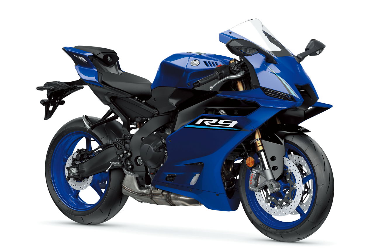 画像: 総排気量：888cc エンジン形式：水冷4ストDOHC4バルブ並列3気筒 シート高：830mm 車両重量：195kg 発売日：2026年5月15日／1月30日（70th Anniversary Edition） 税込価格：149万6000円／159万5000円（70th Anniversary Edition） ※写真はスタンダードモデル
