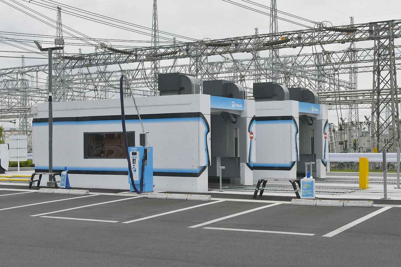 画像1: 話題の純水洗車でハンターカブをピカピカに。D-Washの純水洗車場でファイヤーボールのケミカルを使って洗車してみるよ。〈若林浩志のスーパー・カブカブ・ダイアリーズ Vol.381〉