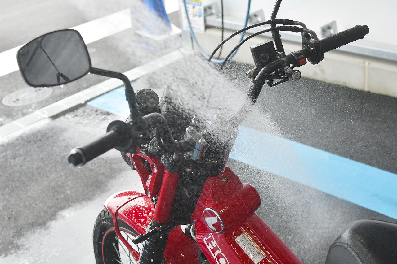 画像3: 車体全体をシャンプー&コーティングするよ