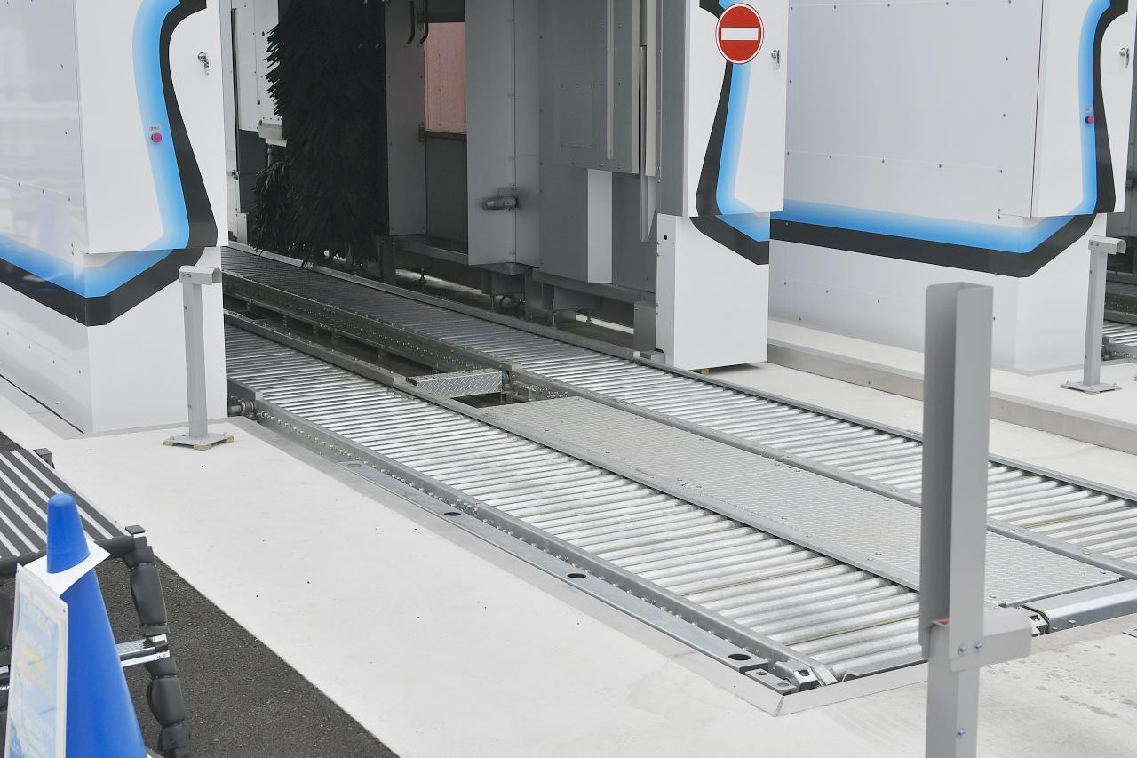 画像2: 話題の純水洗車でハンターカブをピカピカに。D-Washの純水洗車場でファイヤーボールのケミカルを使って洗車してみるよ。〈若林浩志のスーパー・カブカブ・ダイアリーズ Vol.381〉