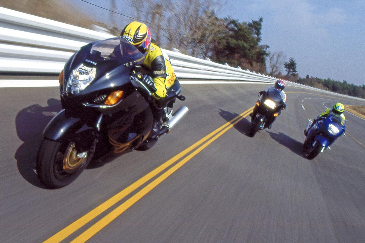 画像 : 4番目の画像 - 【写真6枚】目指せOVER300km/h！・ビッグバイクブーム（1990-1999年） - webオートバイ