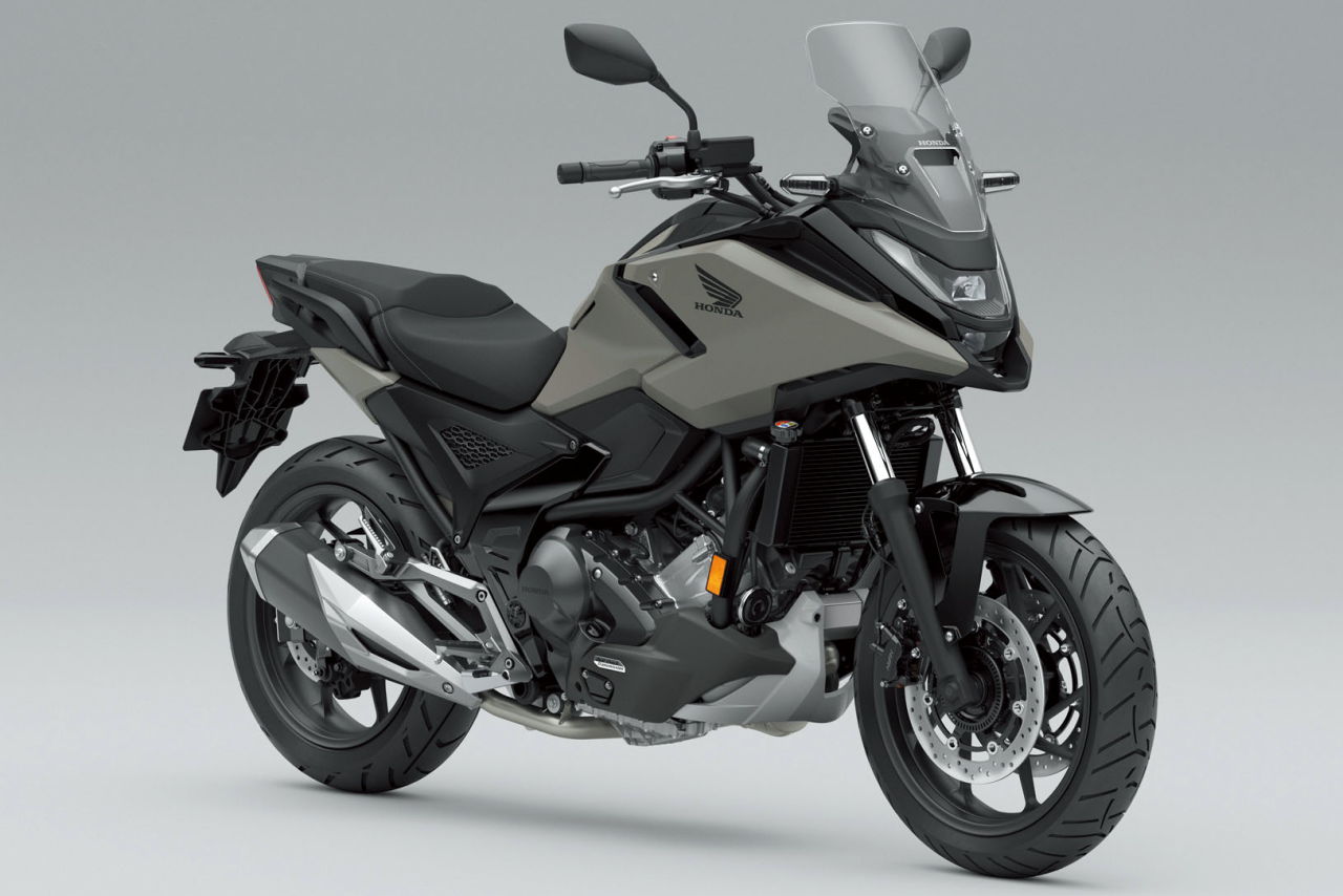 画像: 総排気量：745cc エンジン形式：水冷4ストOHC4バルブ並列2気筒 シート高：800mm 車両重量：216kg／226kg（DCT） 発売日：2025年2月10日 税込価格：99万7000円／106万9200円（DCT）