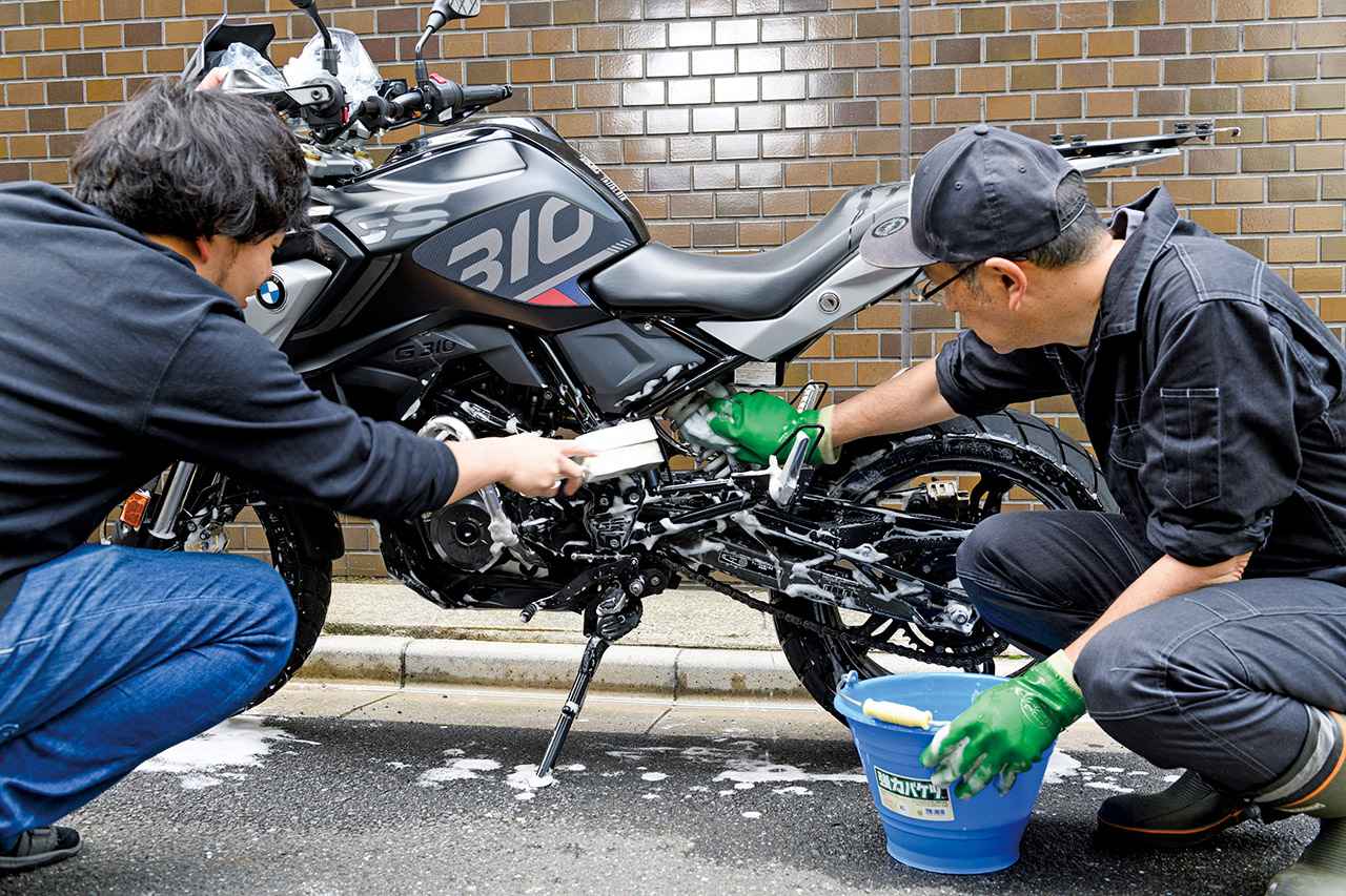 画像5: 5.実際にバイクを洗車してみよう！