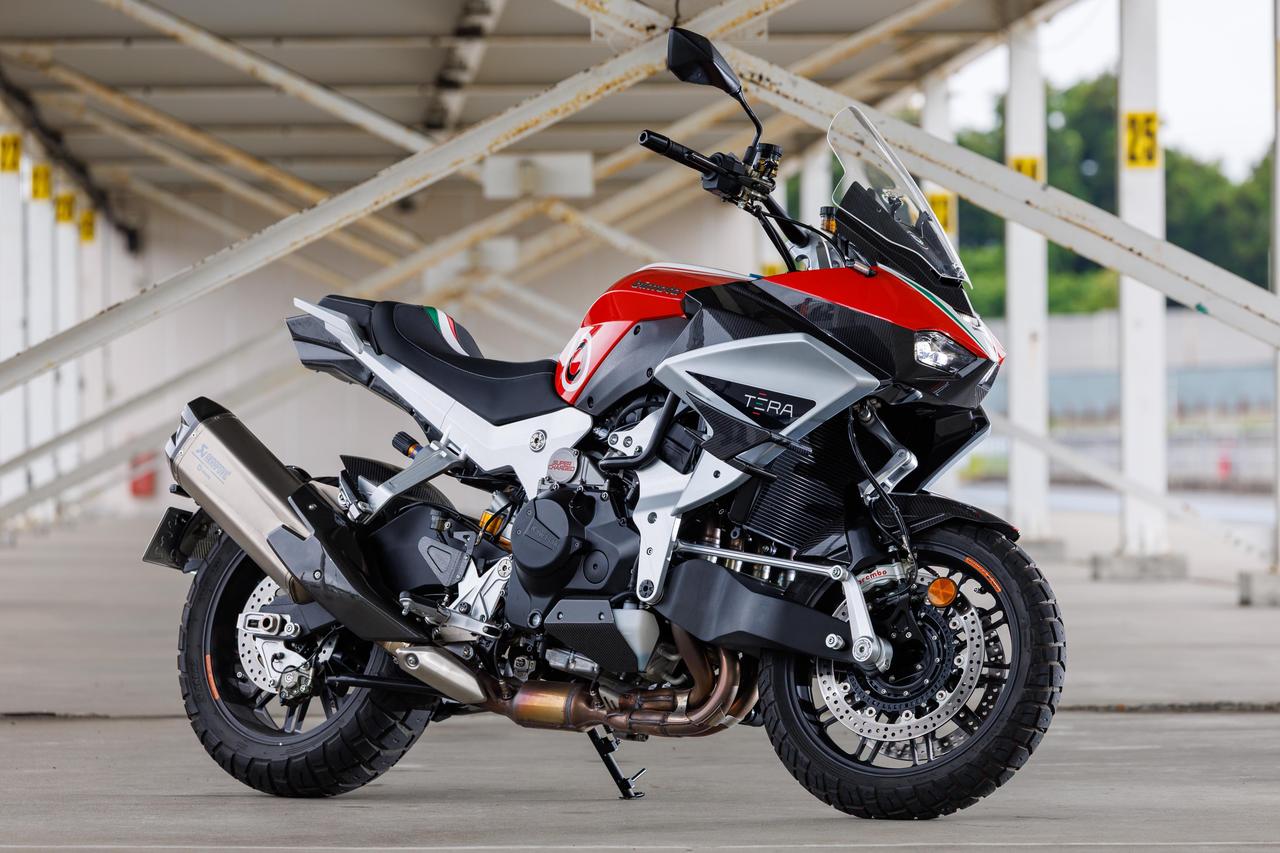 画像: bimota TESI H2 TERA 総排気量：998cc エンジン形式：水冷4ストDOHC4バルブ並列4気筒 シート高：820mm 車両重量：244kg 価格：638万円 発売：2026年7月1日
