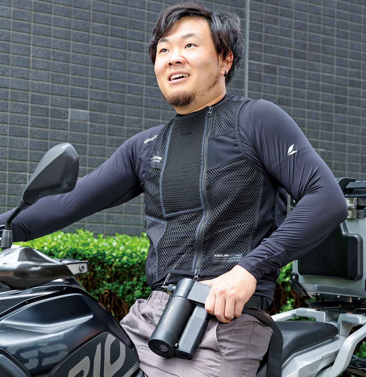 画像: RS TAICHI リキッドウインド 税込価格：ブースターライトベスト 1万450円、保冷ボトルキット 9900円、 リキッドウインドウォーター 660円 サイズ：S､M､L、XL、XXL （RSU505・リキッドウインドブースターライトベスト） 販売元：アールエスタイチ