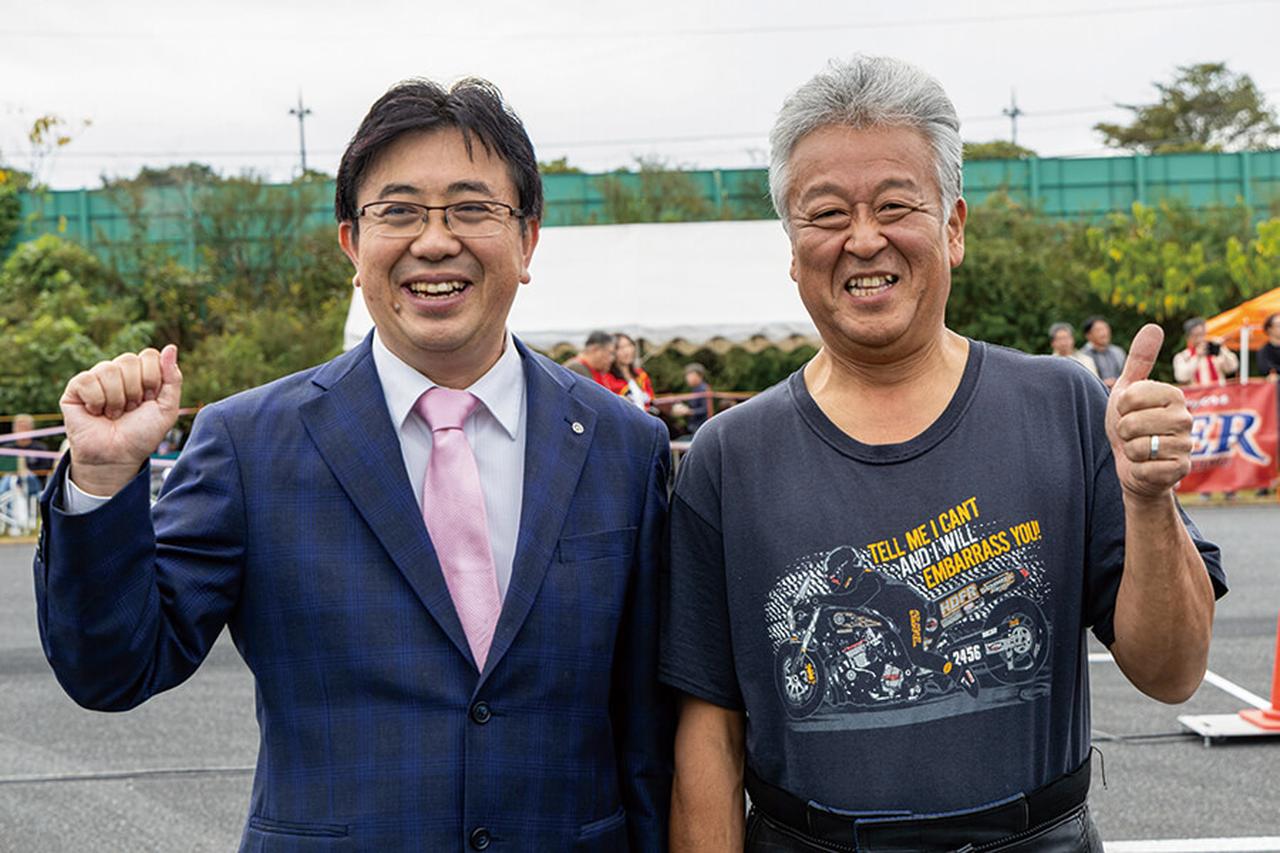 画像: ▲地元との協力姿勢を一貫してとり続けるのもJD-STERイベントが長く続くキモのひとつ。写真はJARIのある城里町・上遠野町長(左)と代表理事の中村さん(右)。