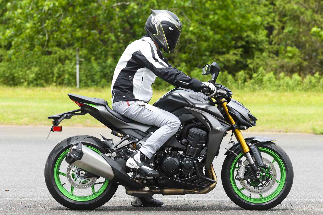 画像1: 【国内初試乗】カワサキ「Z1100 SE」インプレ|圧倒的な存在感はそのままに優しさを増した円熟のZ!