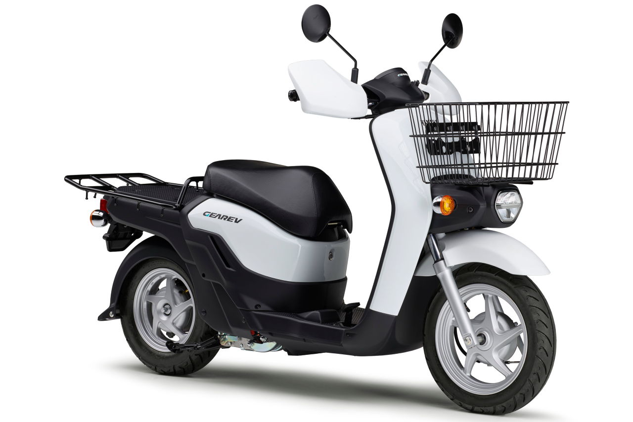 画像: YAMAHA NEW GEAREV 2026年モデル 原動機種類:交流同期電動機 1充電走行距離:100km(30km/h定地) シート高:710mm 車両重量:130kg 発売日:2026年7月17日(金) 税込価格:70万1800円