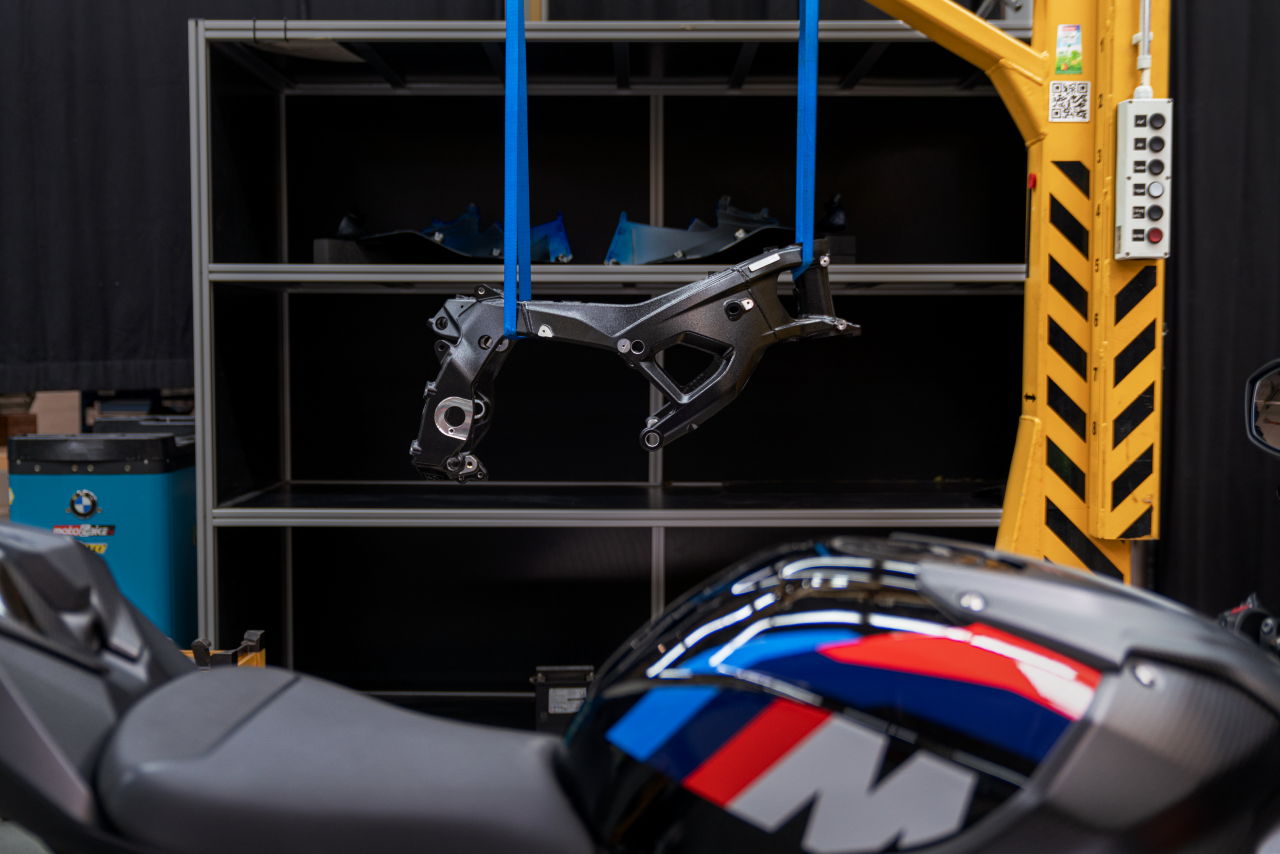 画像3: BMW Motorrad M1000RR 2027年モデル 詳細未発表