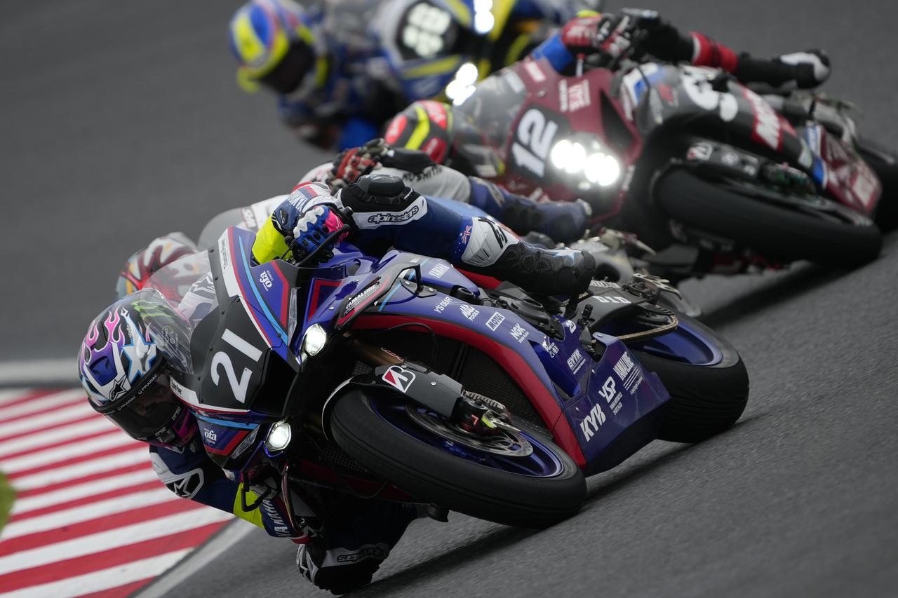 画像: 5番グリッドスタートから2番手に浮上したYAMAHA FACTORY RACING TEAM © Yamaha Motor Co., Ltd.