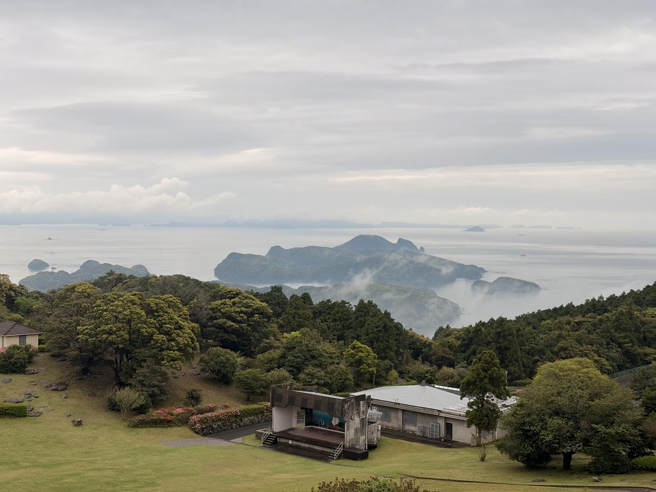 画像2: 冷水岳展望台から絶景を臨む
