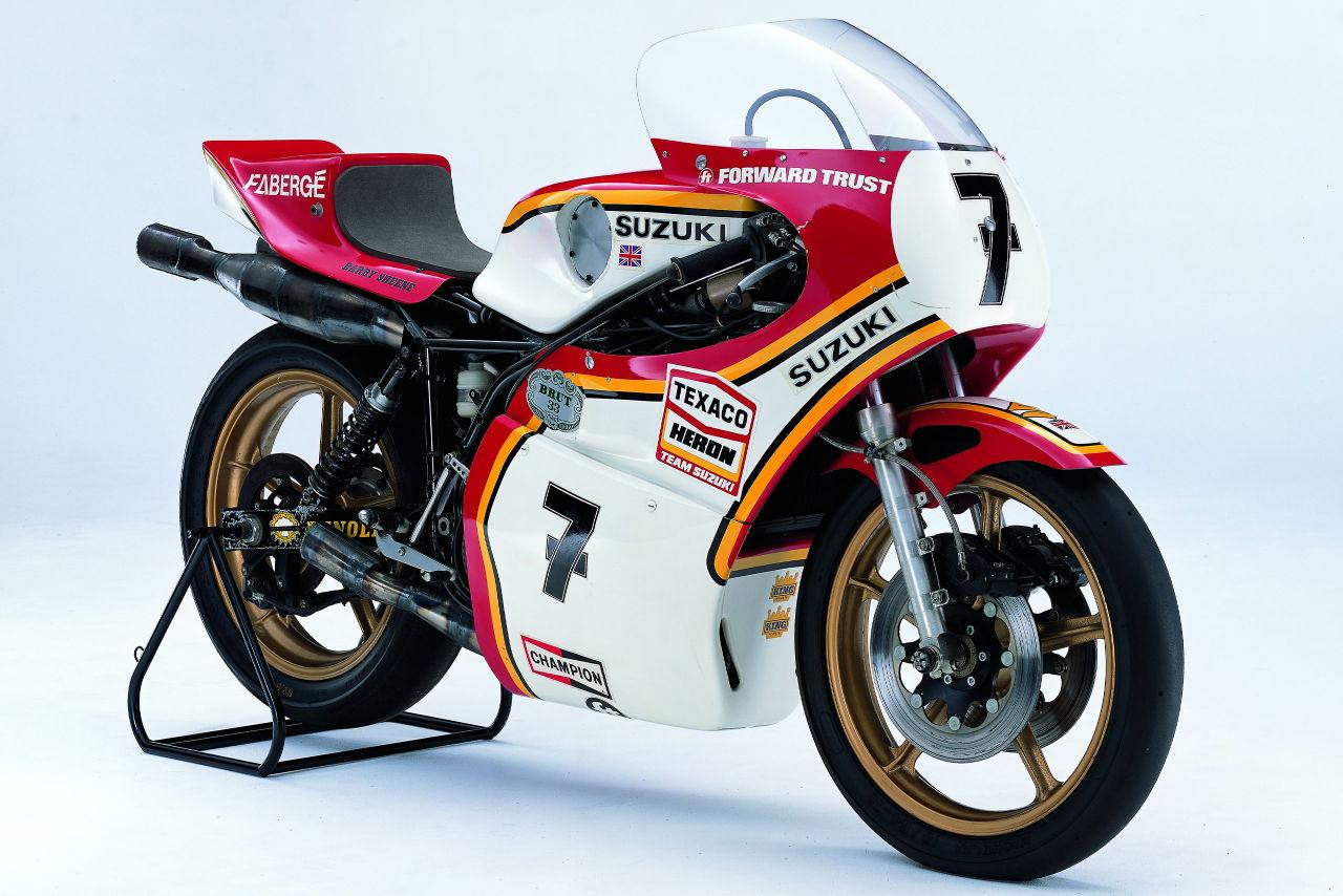 画像: ゼッケン7はドナルドダックのヘルメットで人気のあったバリー・シーンのもの。マシンは1977年のRG500だ。