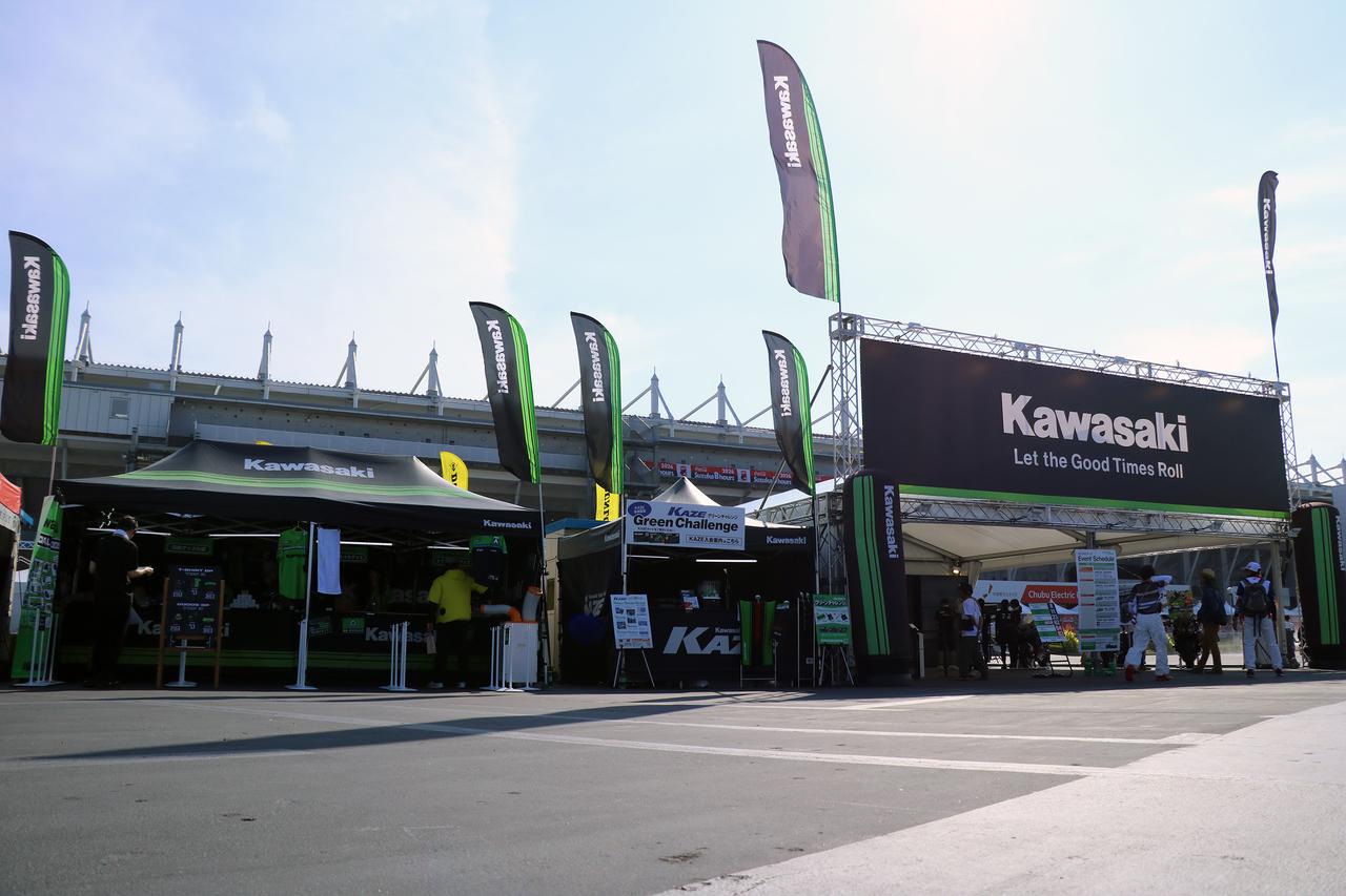 画像3: 雨でも大盛り上がり！ 鈴鹿8耐のカワサキブースが想像以上にアツかった｜Kawasaki Plaza Racing Teamのマシンや新車展示もずらり！【鈴鹿8耐・GPスクエア イベントレポート】
