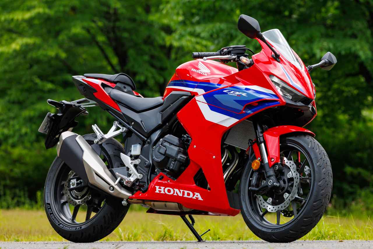 画像: HONDA CBR400R E-Clutch 2026年モデル 総排気量:399cc エンジン形式:水冷4ストロークDOHC4バルブ並列2気筒 シート高:785mm 車両重量:195kg 価格:99万9900円(マットバリスティックブラックメタリック)/108万9000円(グランプリレッド) 発売:2026年5月21日