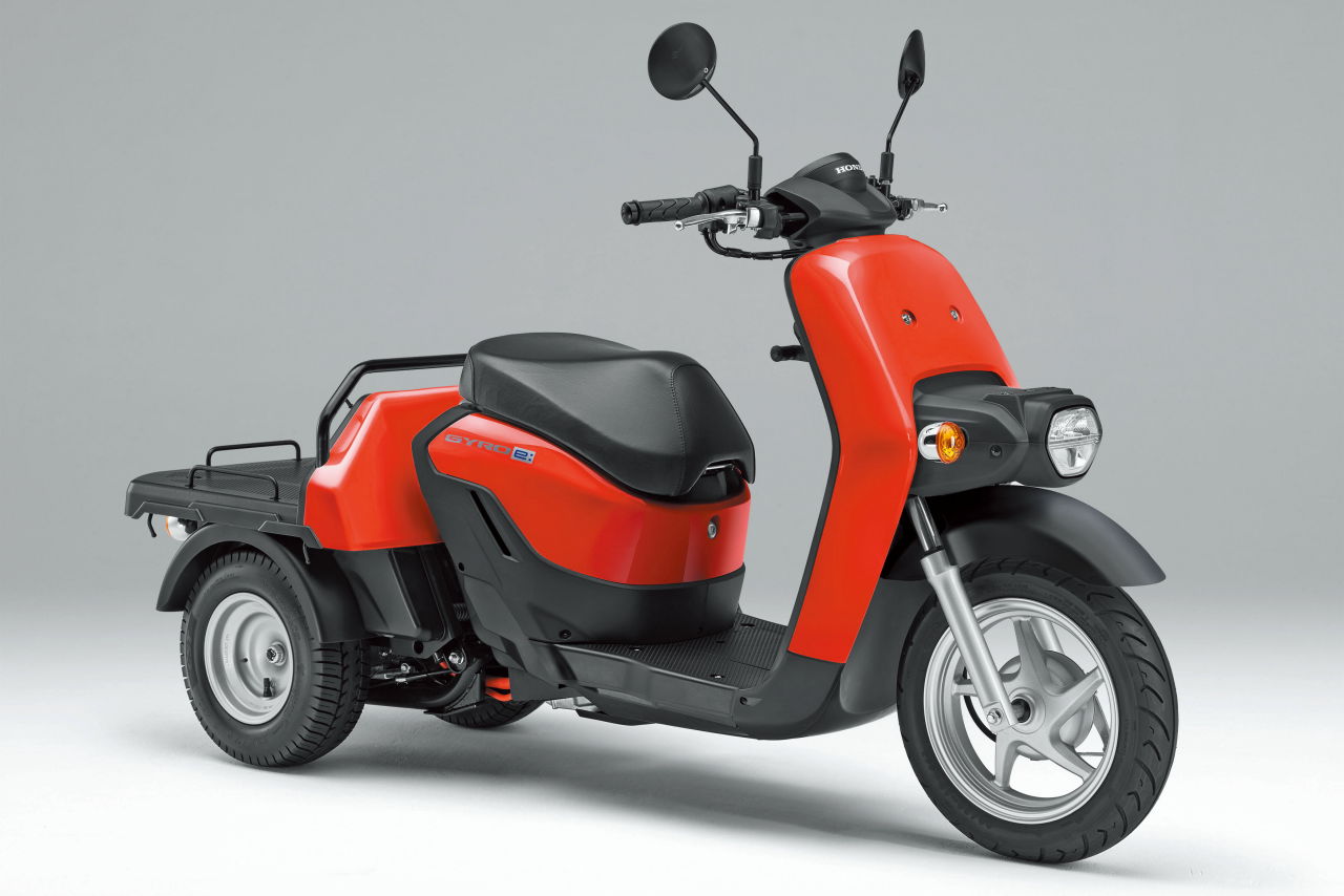 画像: 定格出力：0.58kW 原動機種類：交流同期電動機 シート高：710mm 車両重量：141kg 発売日：2021年3月25日 税込価格：55万円