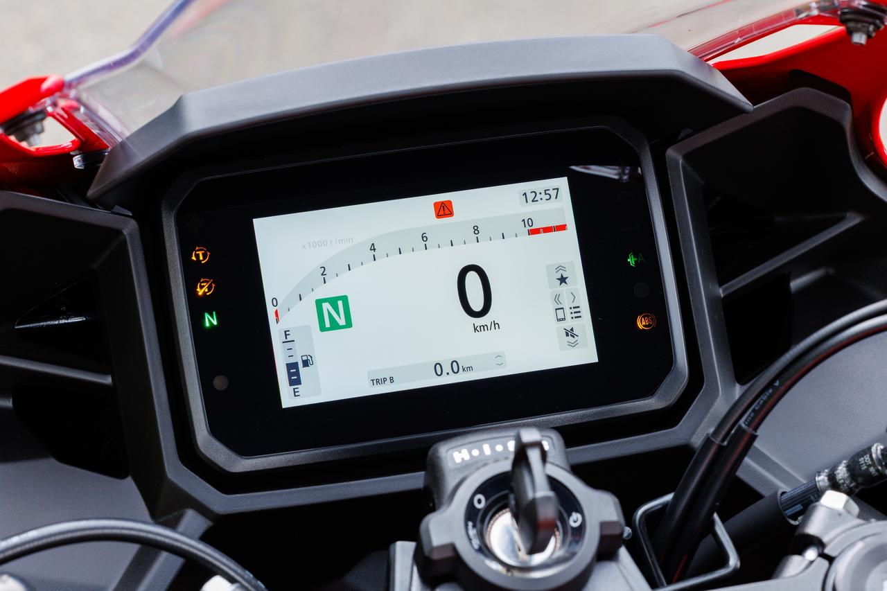 画像10: ホンダ「CBR400R E-Clutch」インプレ|ついに400クラスにも搭載! 広がり続けるEクラッチの世界