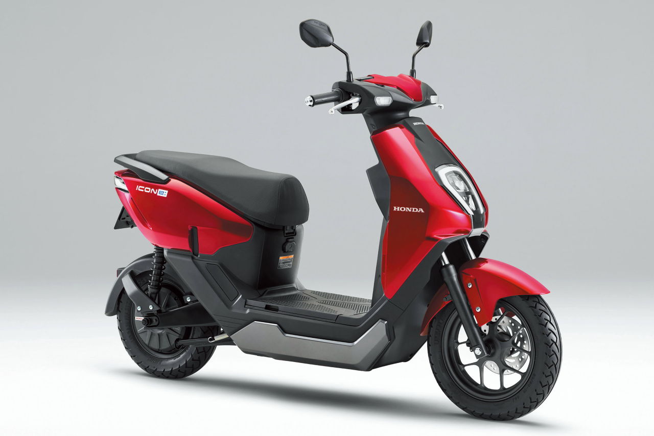 画像: 定格出力：0.58kW 原動機形式・種類：EF21M・交流同期電動機 シート高：742mm 車両重量：87kg 発売日：2026年3月23日 税込価格：22万円