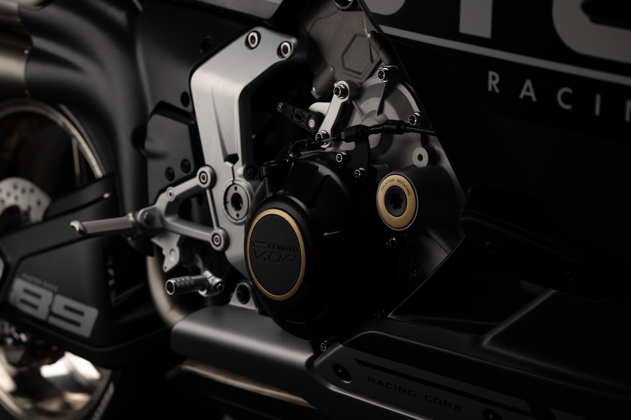 画像1: CFMOTO「V4 SR-RR」自社開発の997cc・90度V4は210PS超！