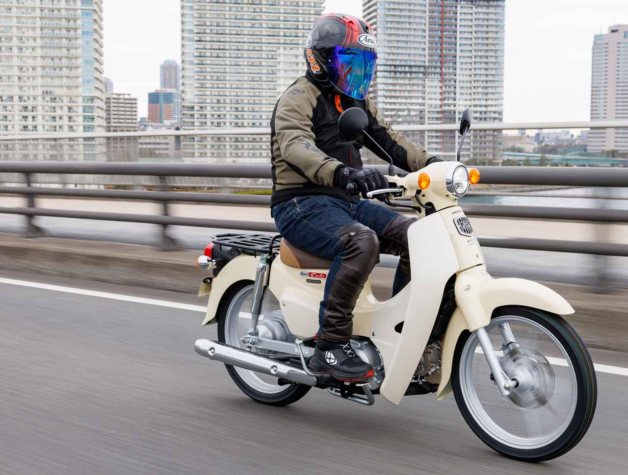 画像: 【レビュー】ホンダ「スーパーカブ110 Lite」インプレ|国内初試乗! 扱いやすさと装備はそのまま!タフな相棒は新原付でも健在 - webオートバイ