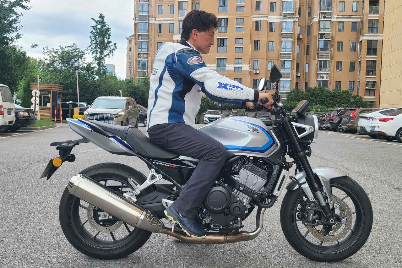 画像 : 4番目の画像 - 【写真20枚】ホンダ「CB500 SUPER FOUR E-Clutch」 - webオートバイ