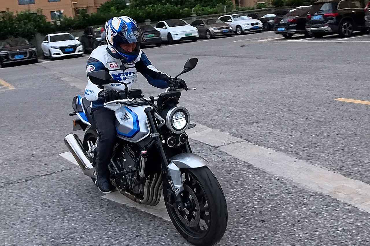 画像 : 12番目の画像 - 【写真20枚】ホンダ「CB500 SUPER FOUR E-Clutch」 - webオートバイ