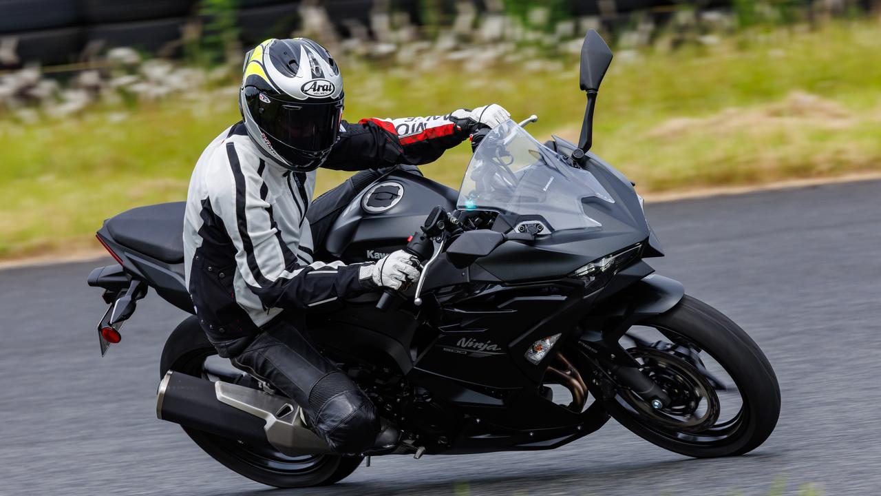 国内初試乗】カワサキ「Ninja 500」インプレ｜軽量コンパクトでパワー