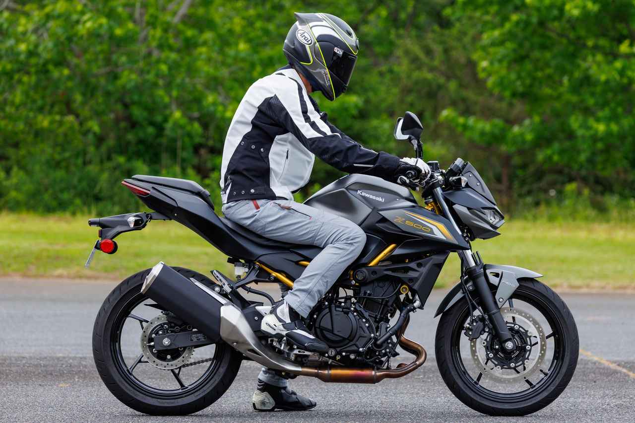 画像1: 【国内初試乗】カワサキ「Z500」インプレ|快活フットワークが冴える!自由自在に楽しいミドルZ